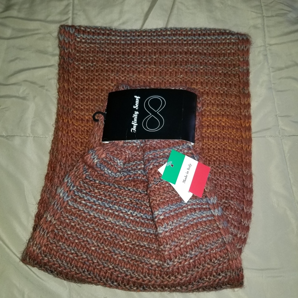NWT Women's infinity scarf